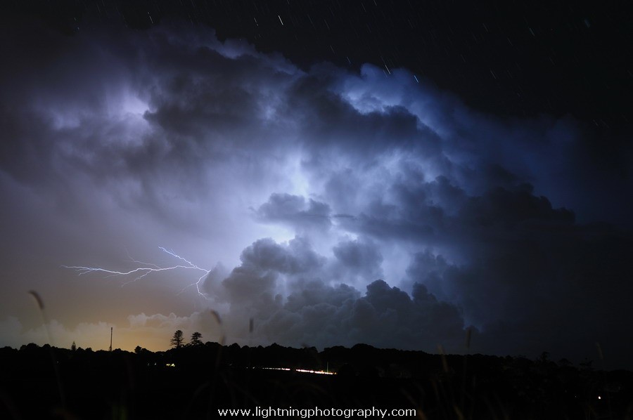 Lightning Image 2011043046