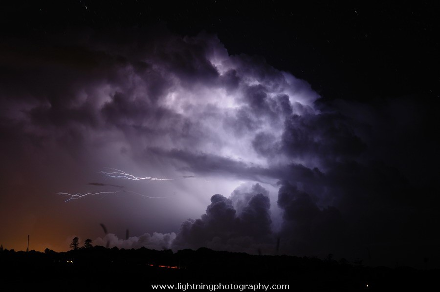 Lightning Image 2011043047