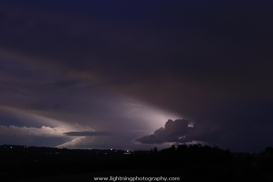 Lightning Image 2011053143