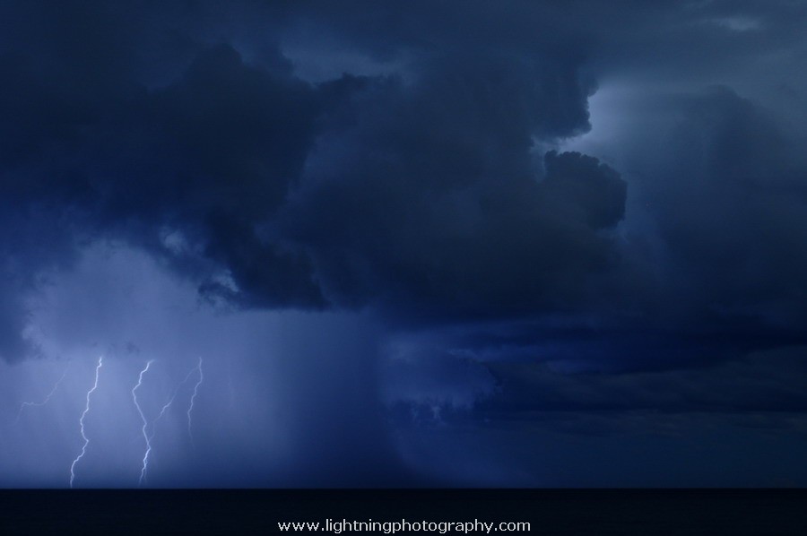 Lightning Image 2011081159