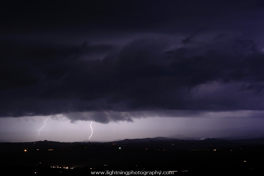 Lightning Image 2011083011