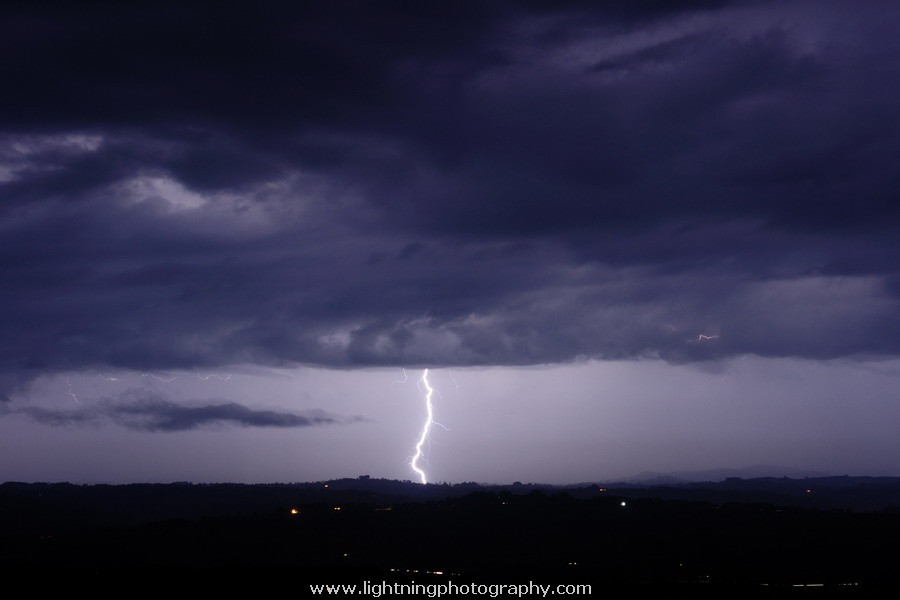 Lightning Image 2011083016