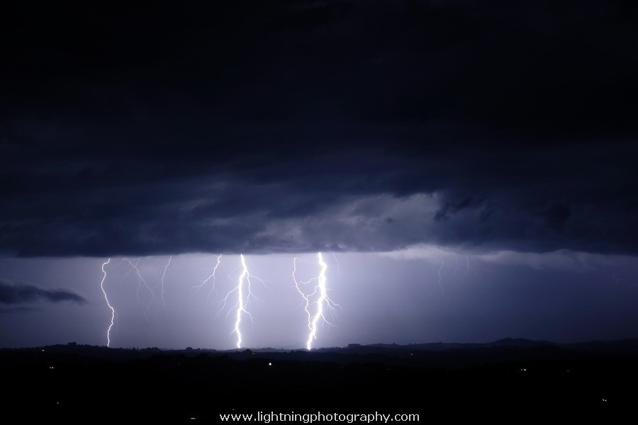 Lightning Image 2011083017
