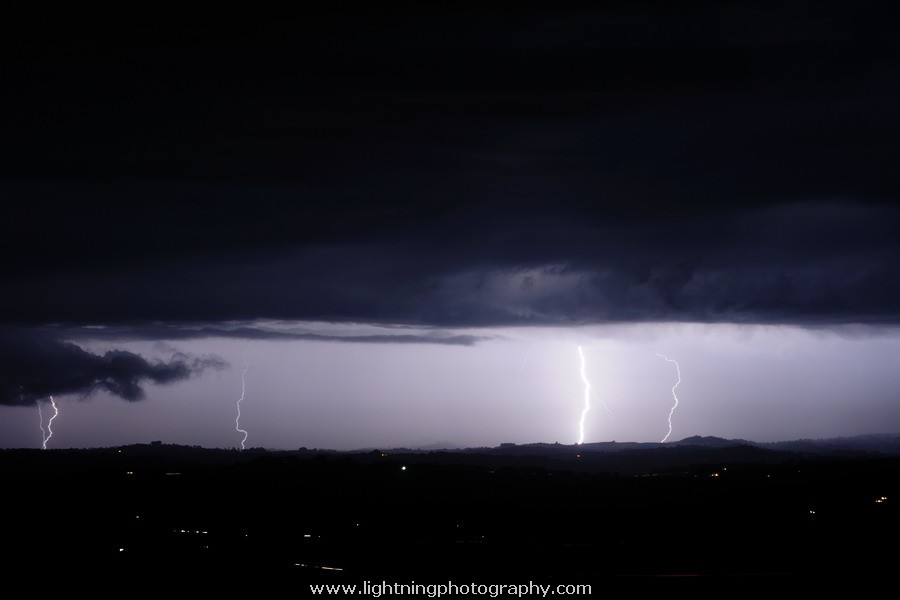 Lightning Image 2011083019