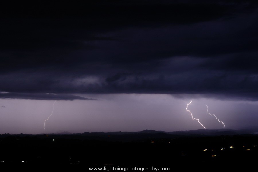 Lightning Image 2011083020