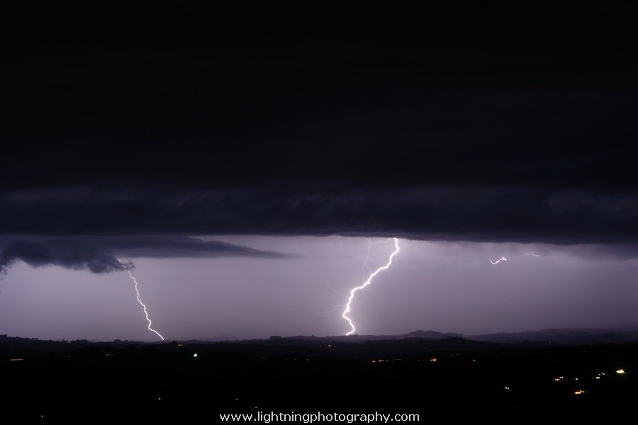 Lightning Image 2011083021