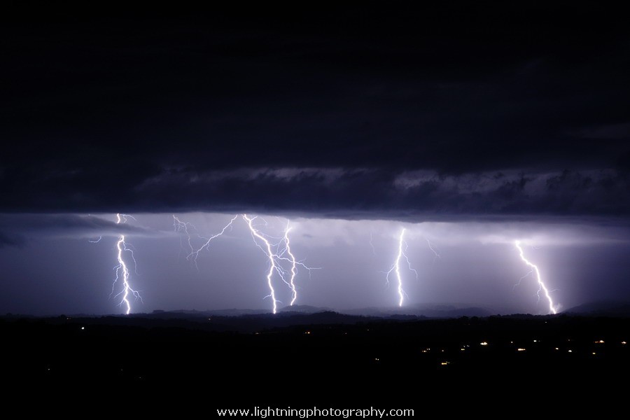 Lightning Image 2011083022