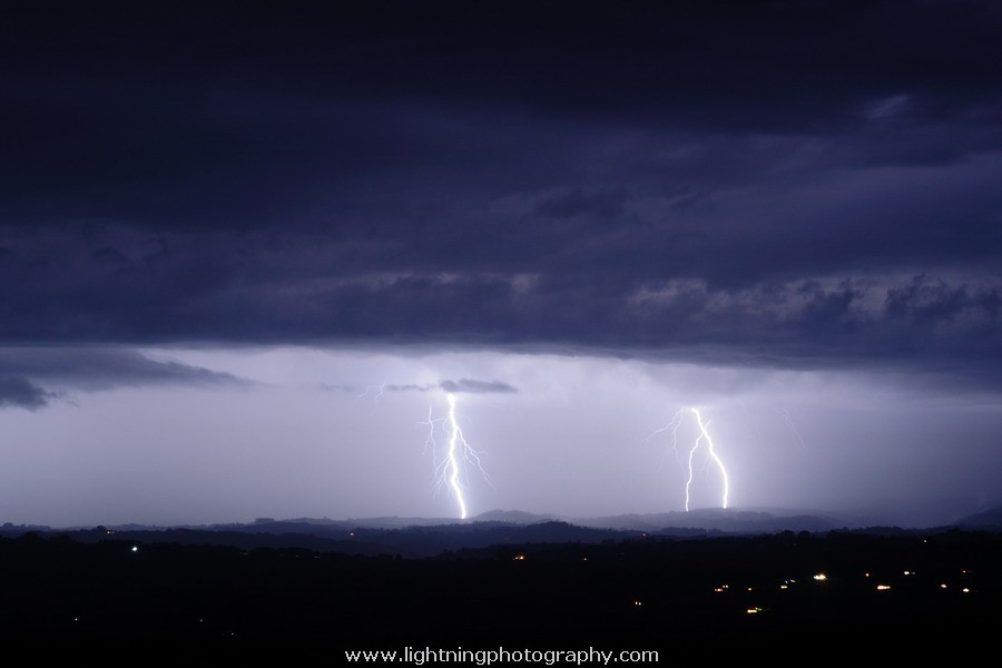 Lightning Image 2011083023