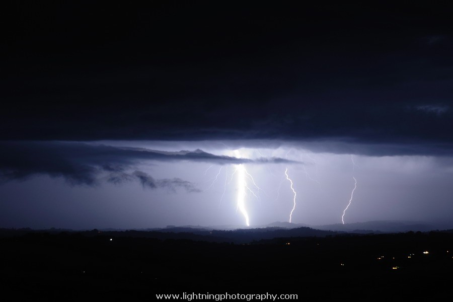 Lightning Image 2011083025