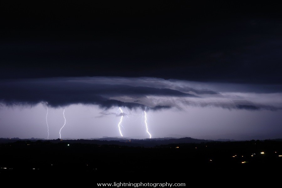 Lightning Image 2011083027