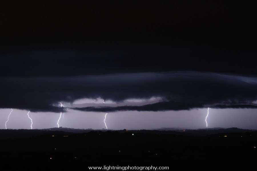 Lightning Image 2011083029