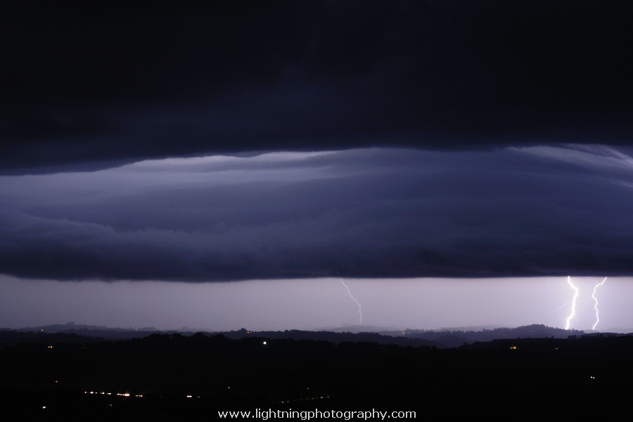 Lightning Image 2011083032