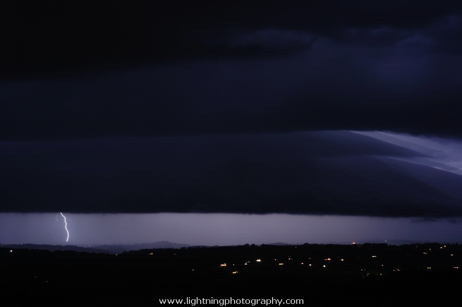 Lightning Image 2011083035