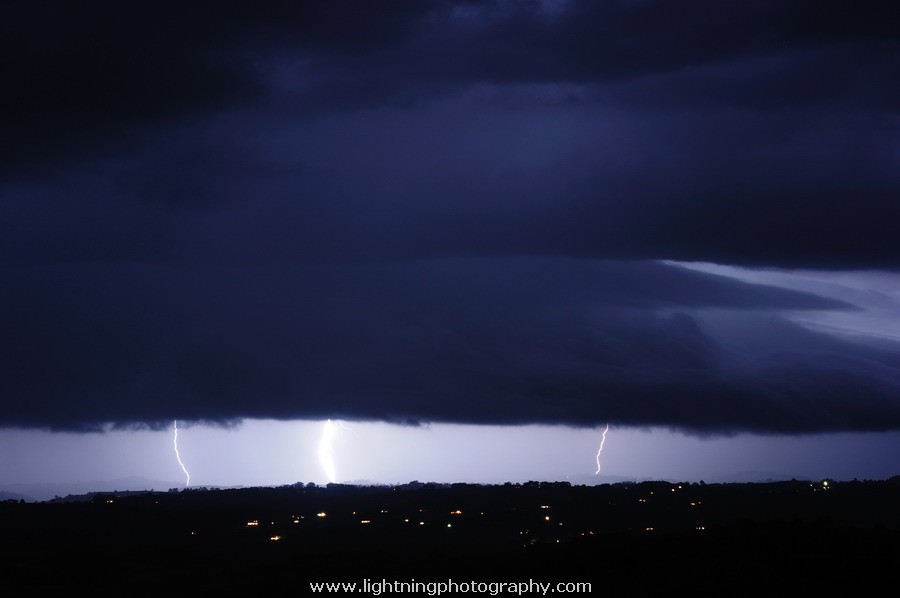 Lightning Image 2011083036