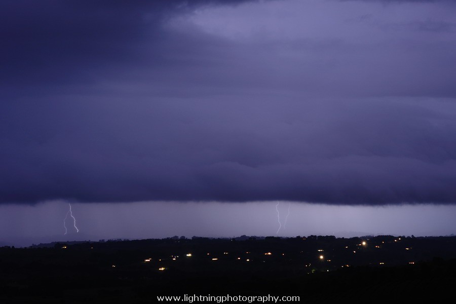 Lightning Image 2011083038