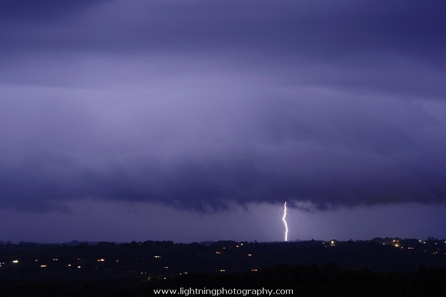 Lightning Image 2011083040