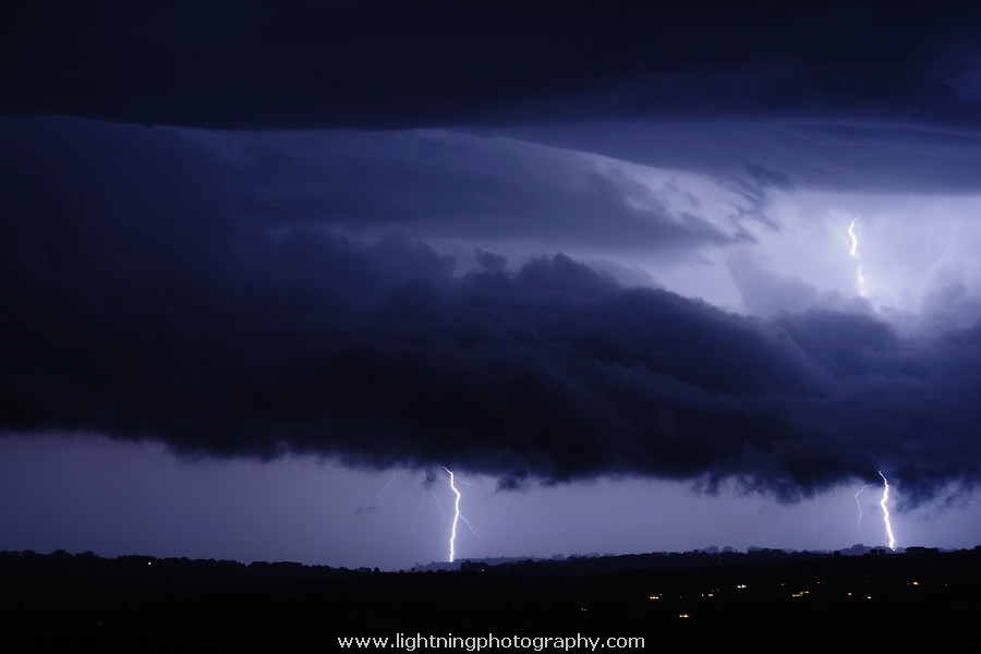 Lightning Image 2011083042