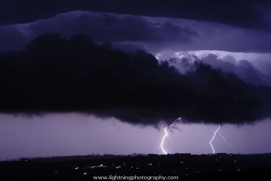 Lightning Image 2011083044