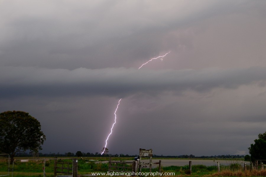 Lightning Image 2011101540