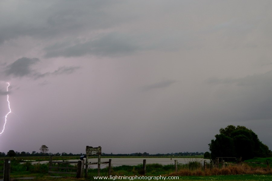 Lightning Image 2011101543