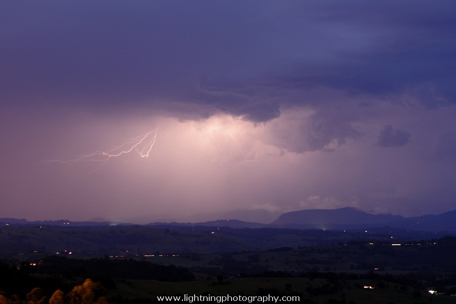 Lightning Image 2012021134