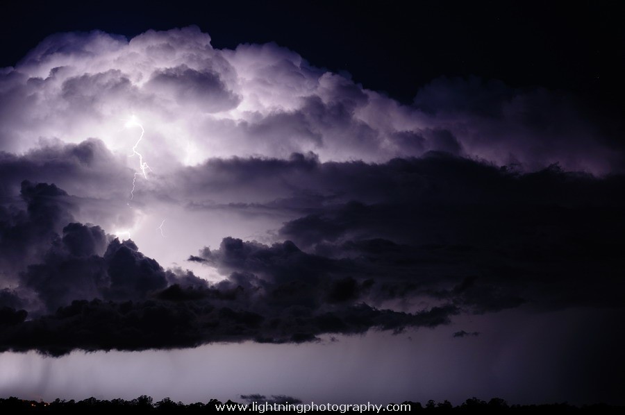 Lightning Image 2012021380