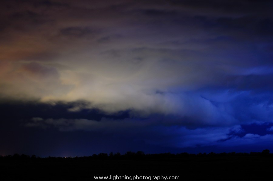 Lightning Image 2012021385