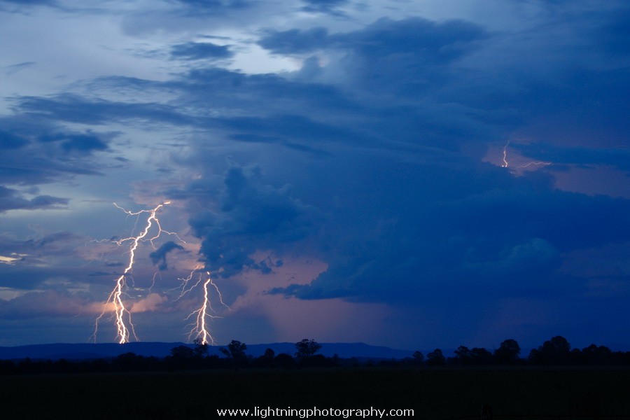 Lightning Image 2012022054