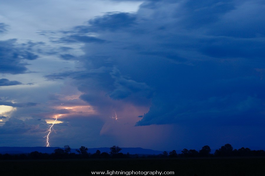 Lightning Image 2012022055