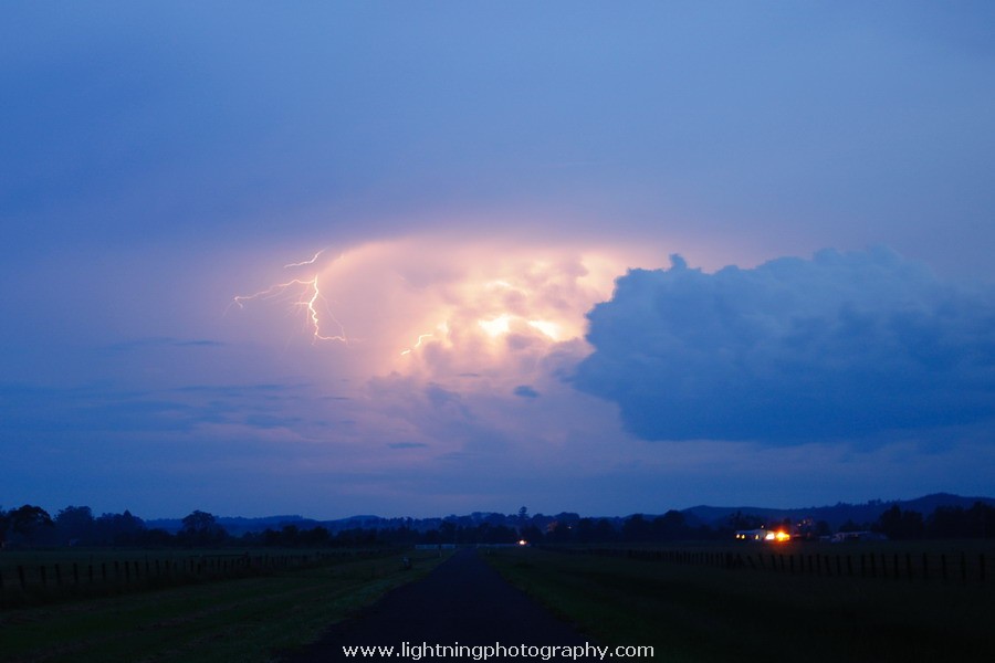 Lightning Image 2012022056