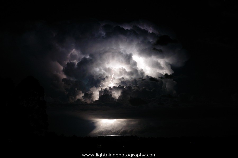 Lightning Image 2012040932