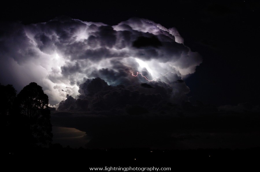 Lightning Image 2012040934