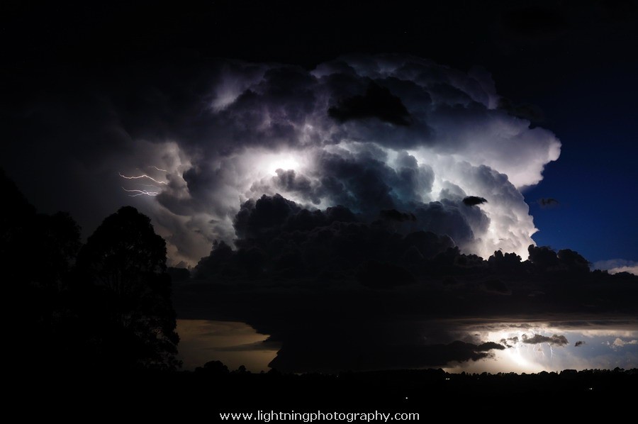 Lightning Image 2012040936