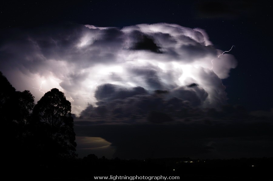 Lightning Image 2012040938