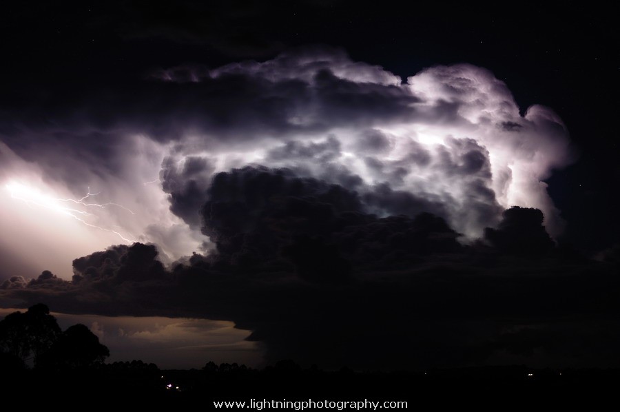 Lightning Image 2012040943