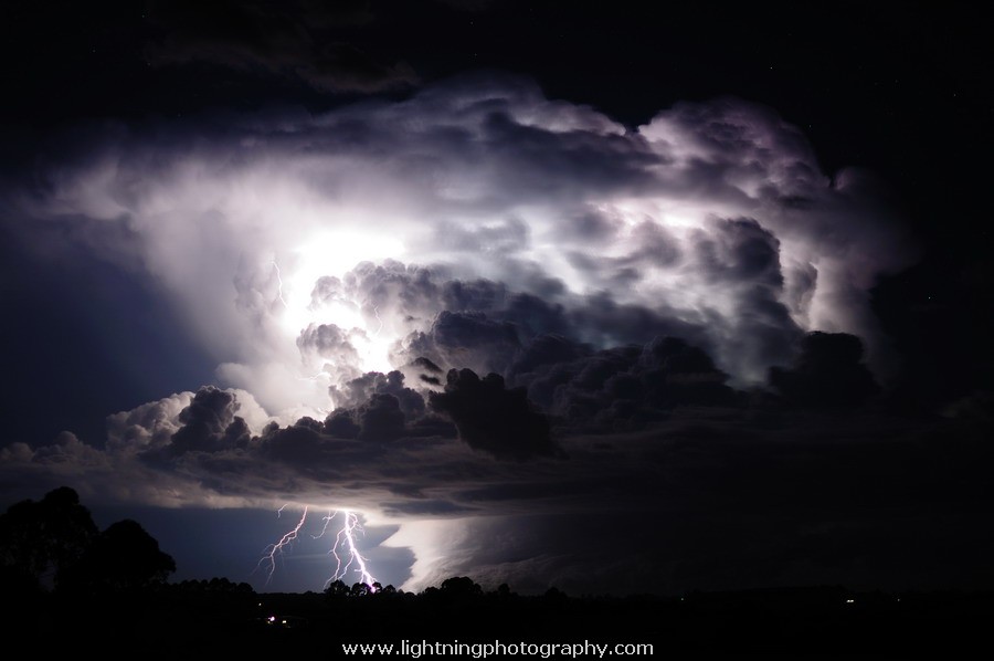 Lightning Image 2012040944