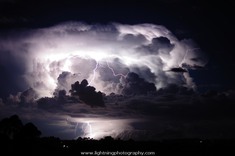 Lightning Image 2012040947