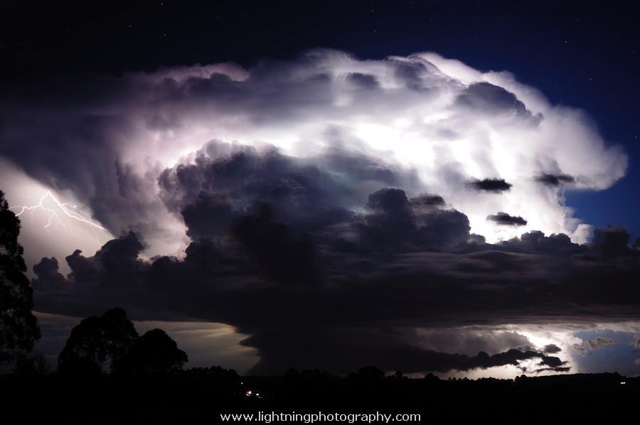 Lightning Image 2012040948