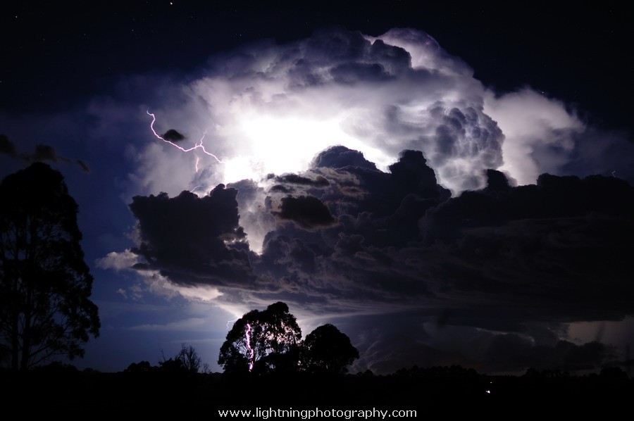 Lightning Image 2012040954