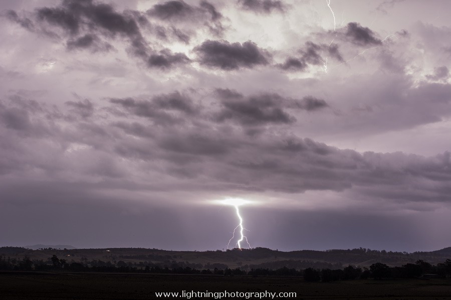 Lightning Image 2013111277