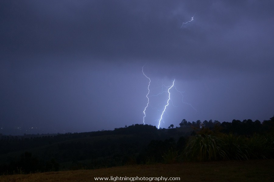 Lightning Image 2013122946