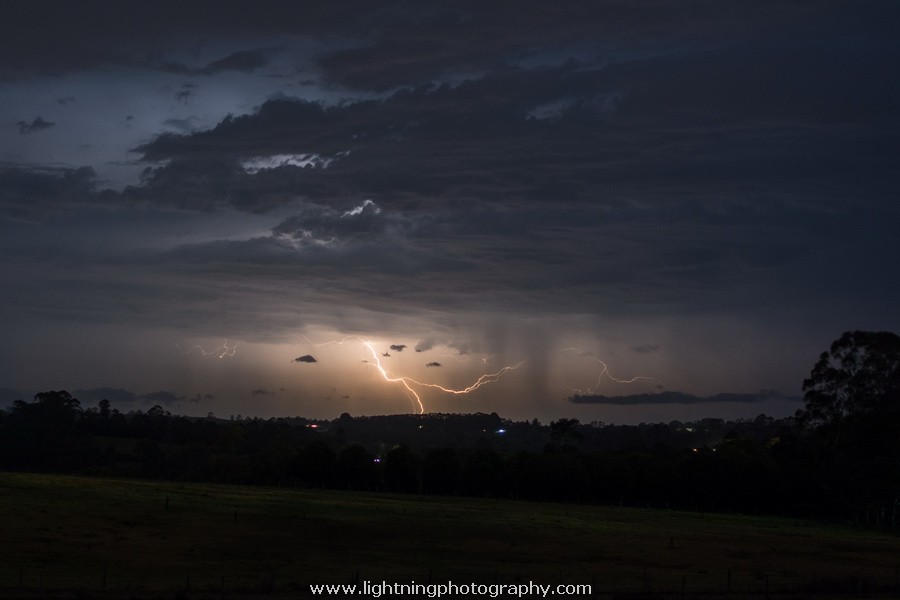 Lightning Image 2014102657