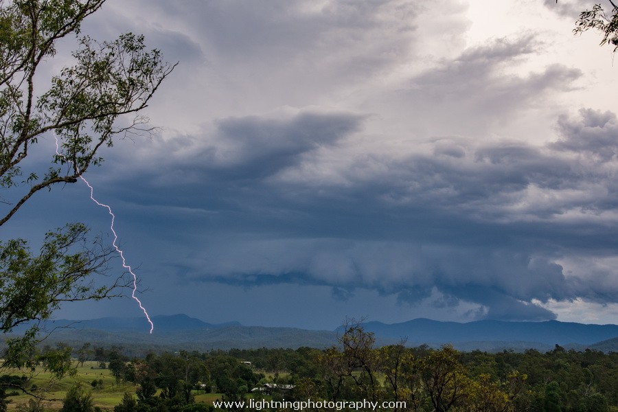 Lightning Image 20160410096